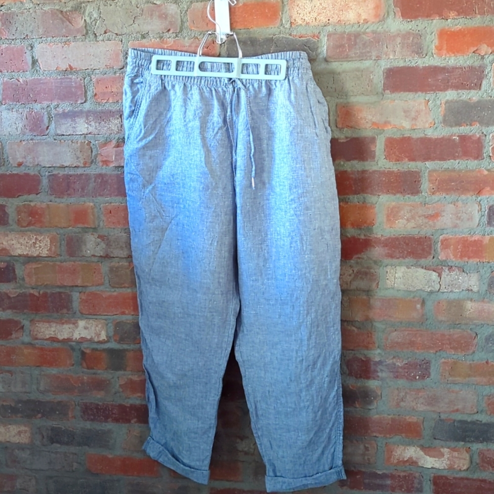 Grey linen pants.
